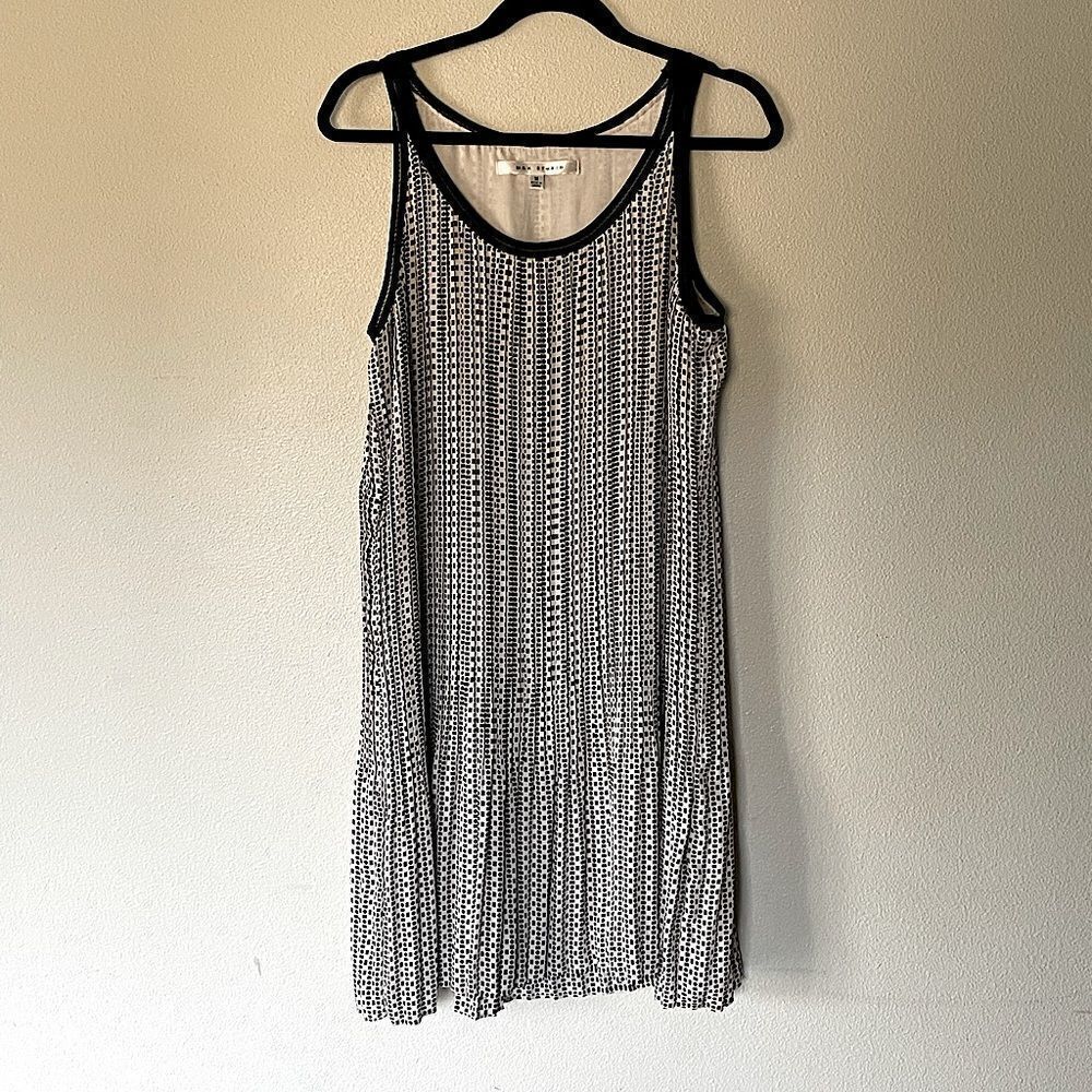 Max Studio Loose Fitting Black and White Sleeveless MIDI Dress. Size Medium.